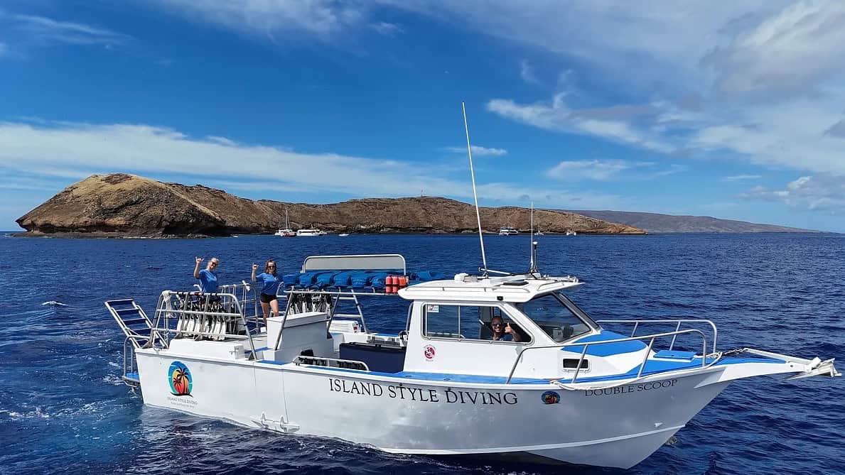 Double Scoop Boat - Maui Dreams Dive Co